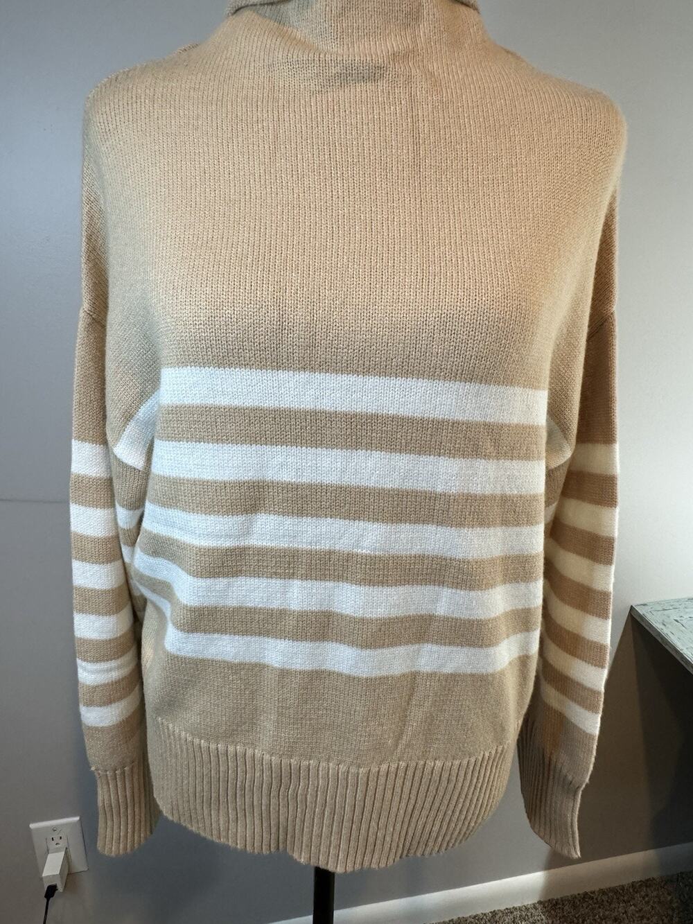 Truth By Republic Sweater Long Sleeve Almond/Ivory NWT Sz Medium